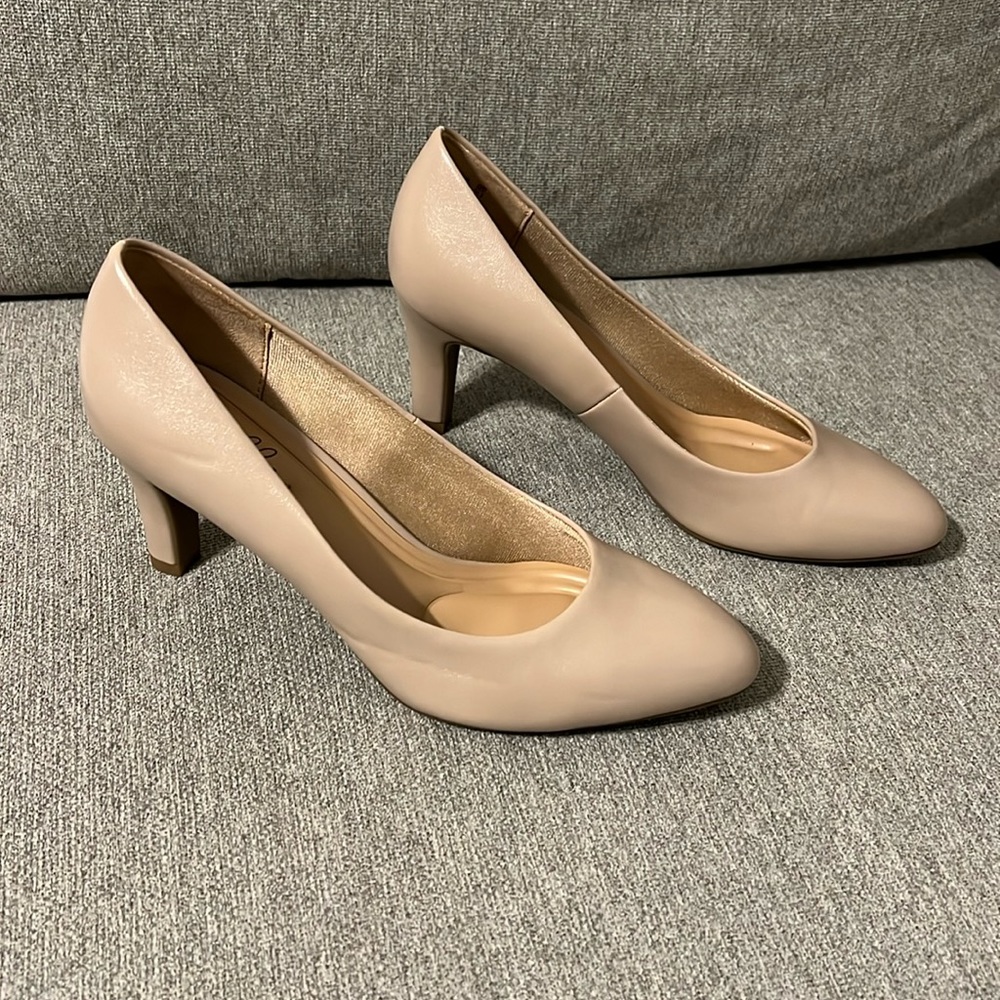 Comfy 3” nude pumps, Size 8.5M